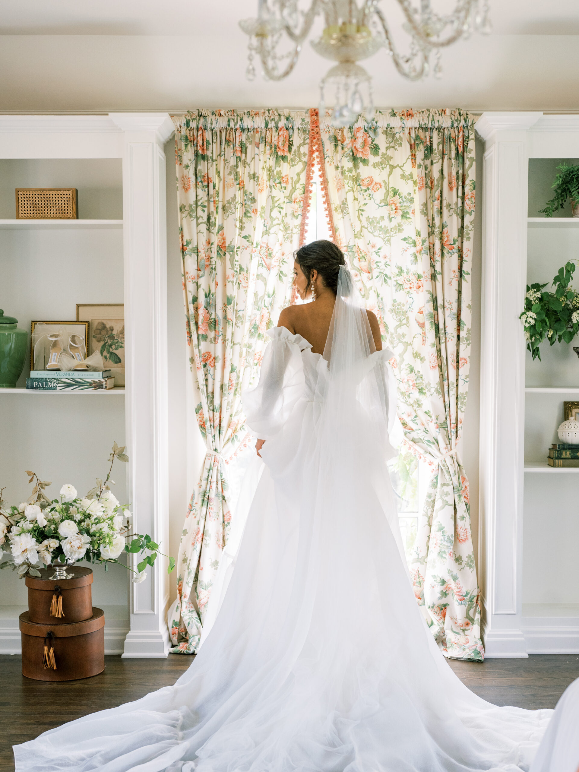 Tips for planning your wedding portrait timeline from East Coast wedding photographer Myra Roman to maximize your wedding photos