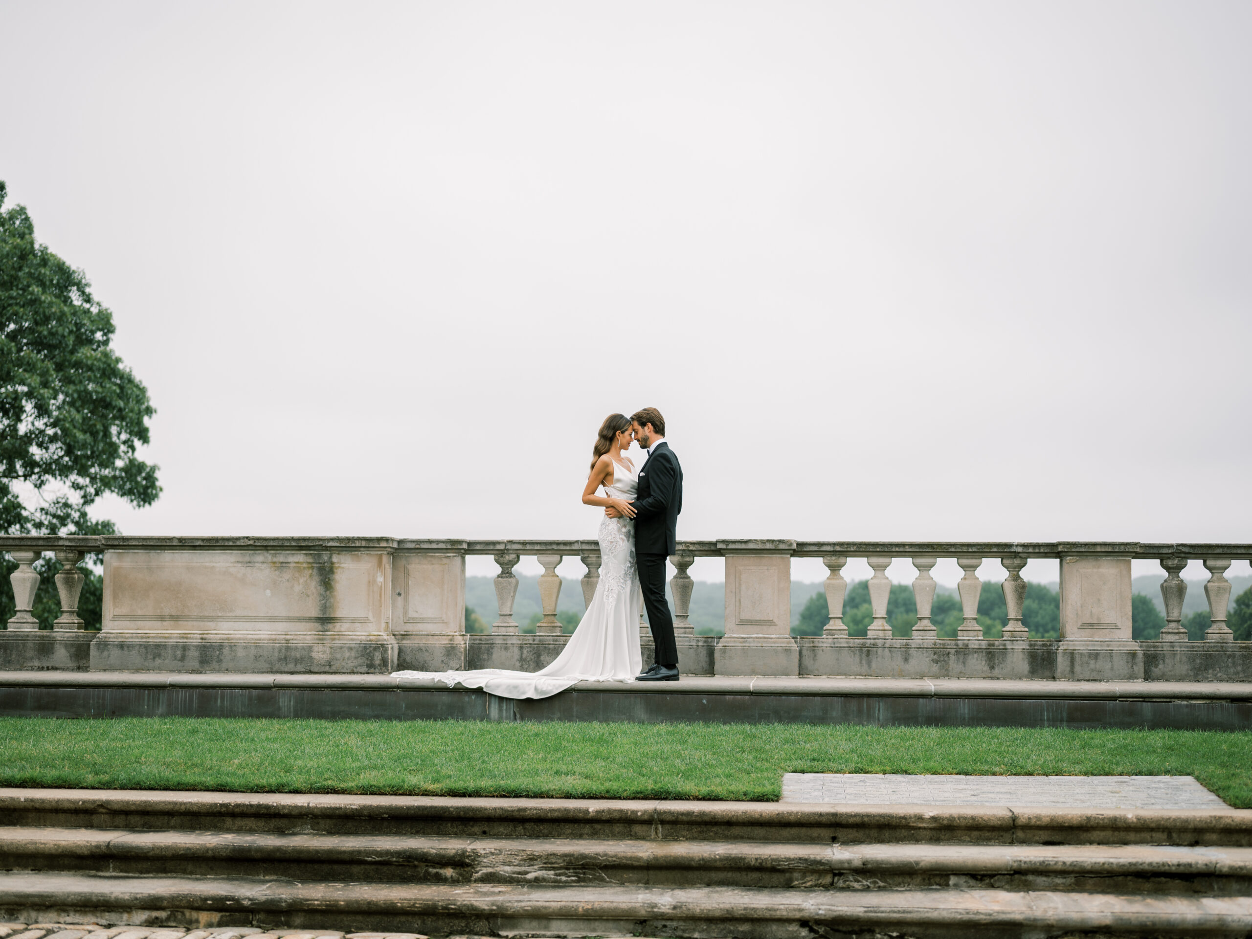 Tips for planning your wedding portrait timeline from East Coast wedding photographer Myra Roman to maximize your wedding photos!